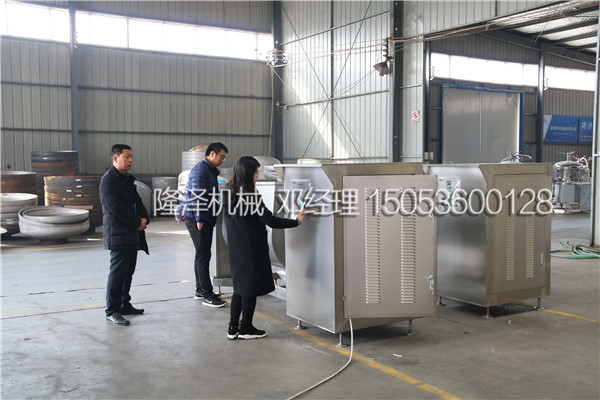 歡迎內蒙古呼和浩特客戶(hù)到我公司考察拌料機