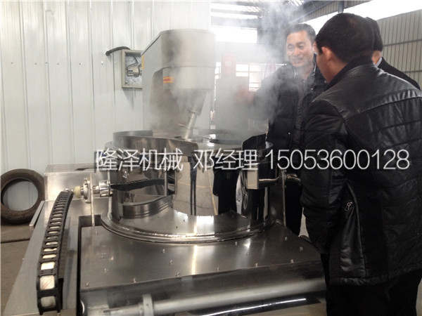 河北張家口客戶(hù)來(lái)隆澤機械考察電磁爆米花機
