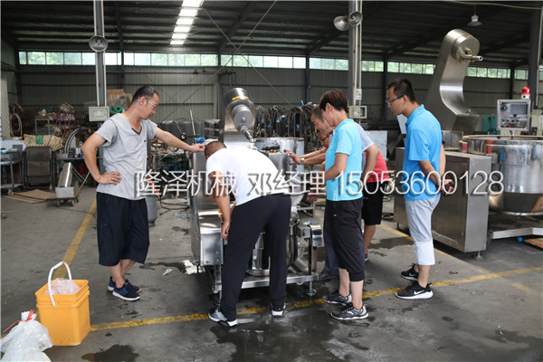 研究所來廠考察試驗用小型電磁炒藥機